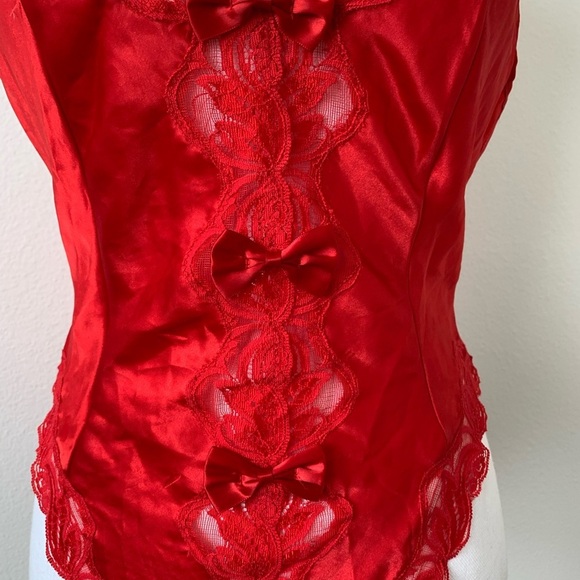 Lingerie - Picture 2 of 9